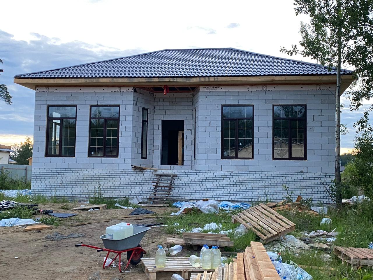 Монтаж шатровой крыши и кровли в Малоярославце и Калужской области